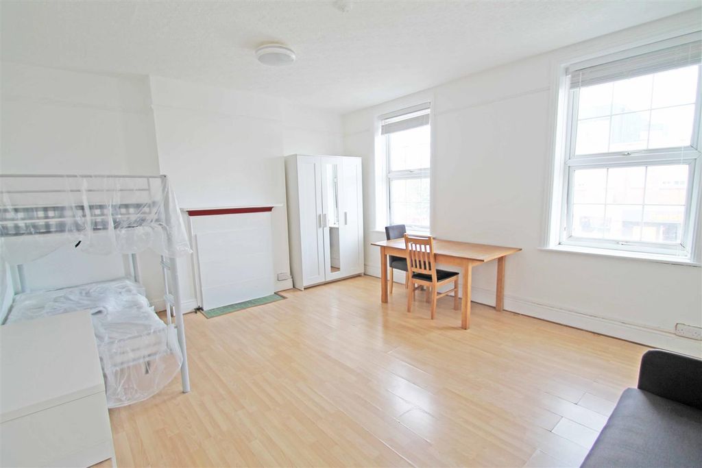 Property photo 1 of 14 Living Room