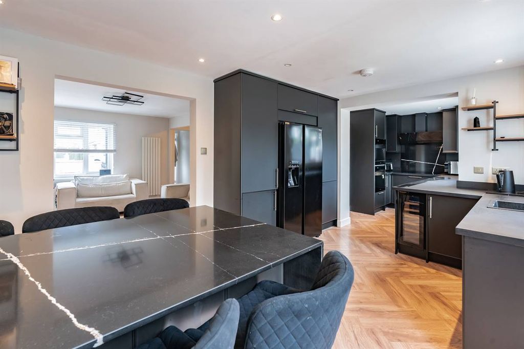 Property photo 2 of 26