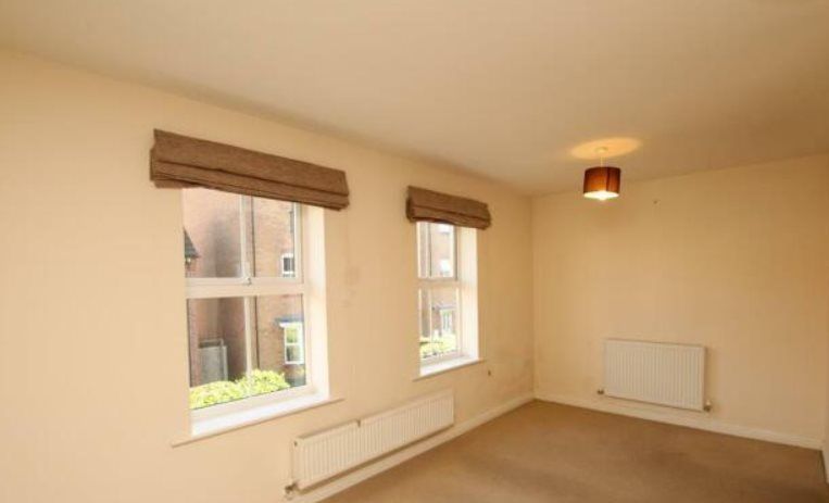 Property photo 2 of 7 Living Room