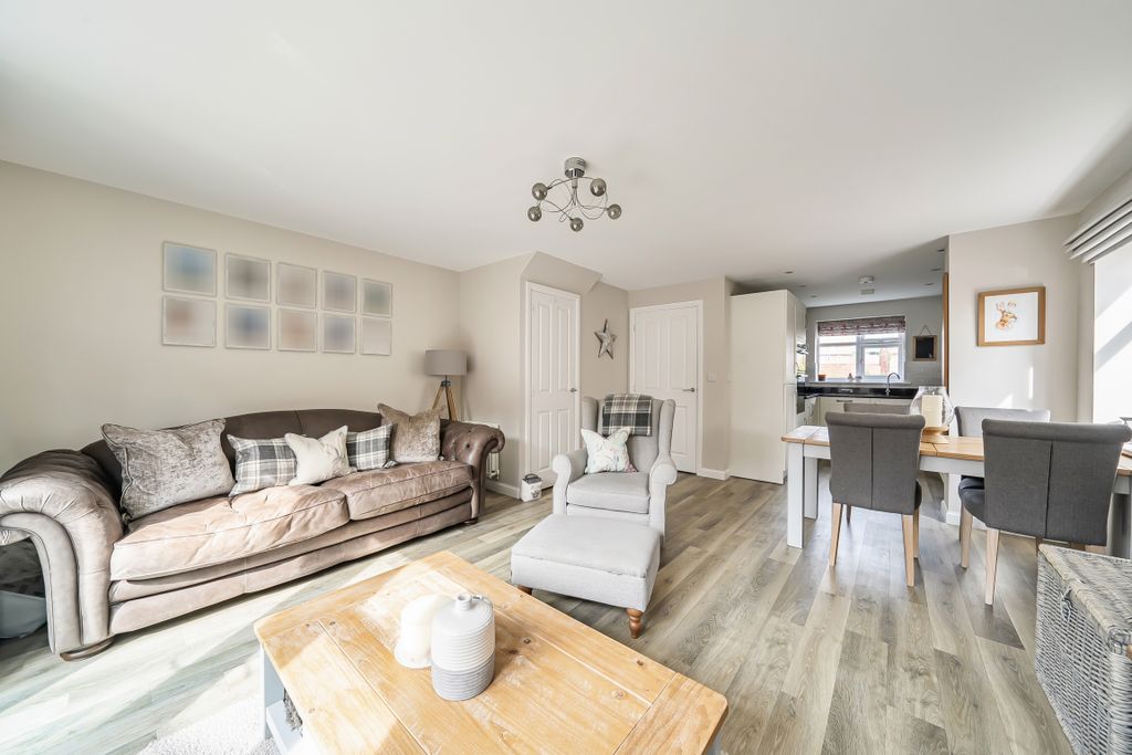 Property photo 2 of 15 2169c3Eda2c28E0169c20Dece292014333621769c12E00213A9121