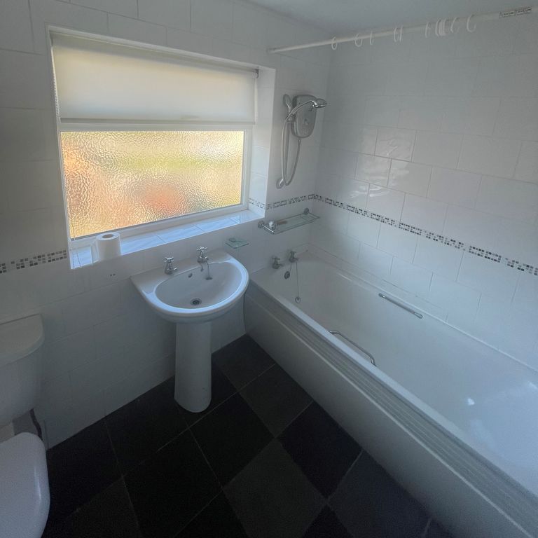 Property photo 2 of 8 Bathroom