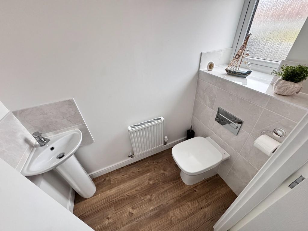 Property photo 3 of 20 Ground Floor WC