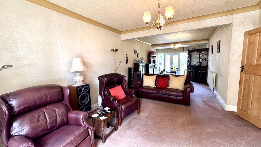 Property photo 2 of 27
