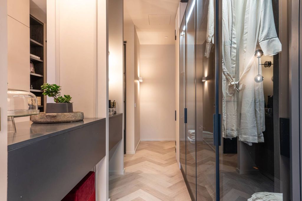 Property photo 2 of 38