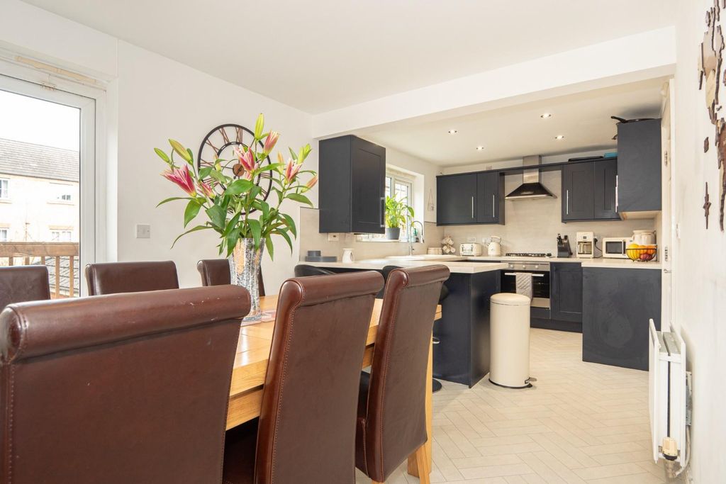 Property photo 2 of 31 Kitchen/Diner