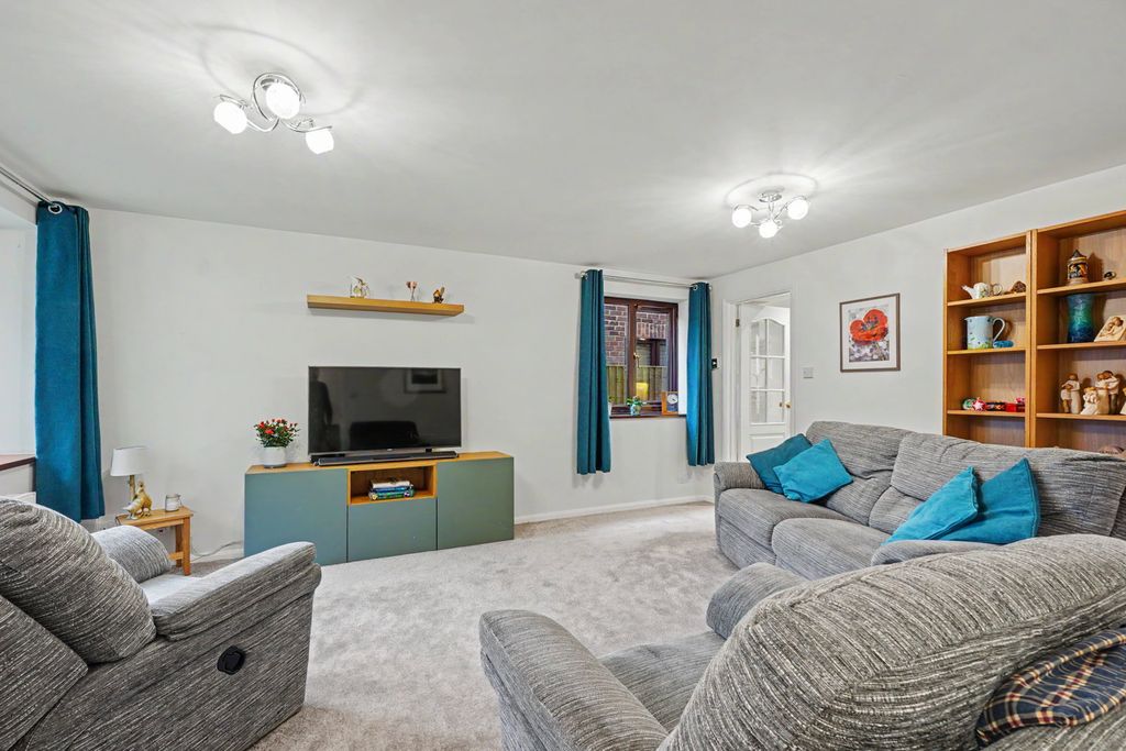 Property photo 2 of 31