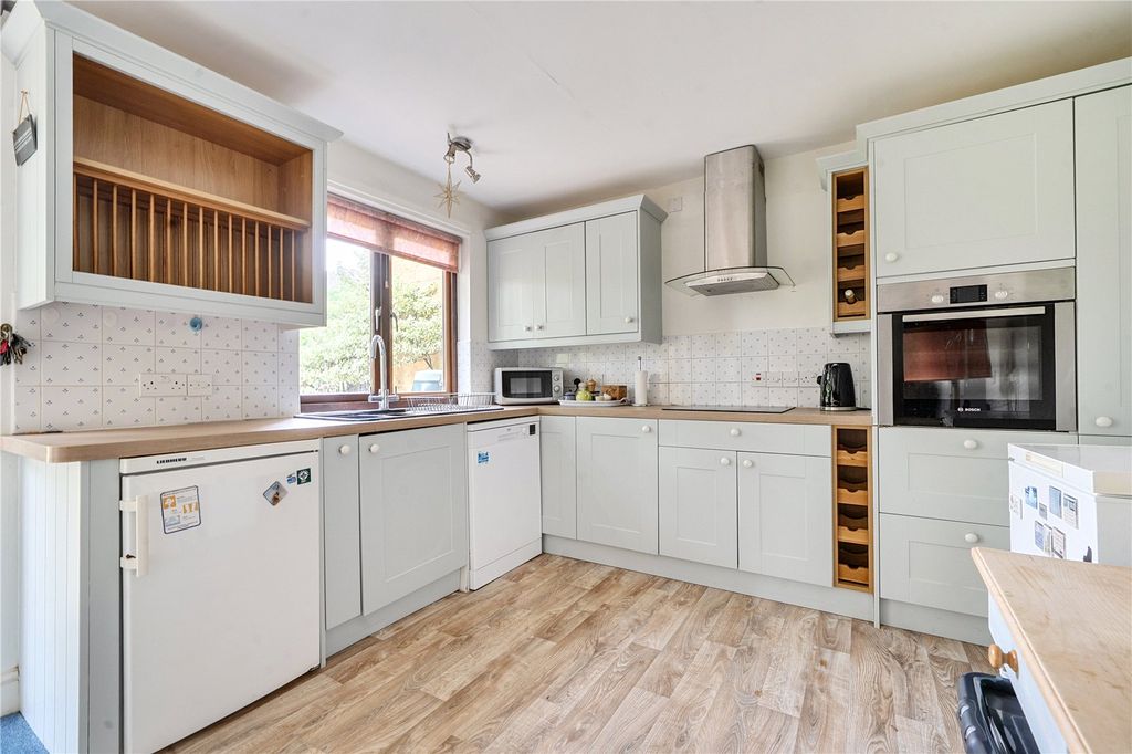 Property photo 2 of 18 Kitchen