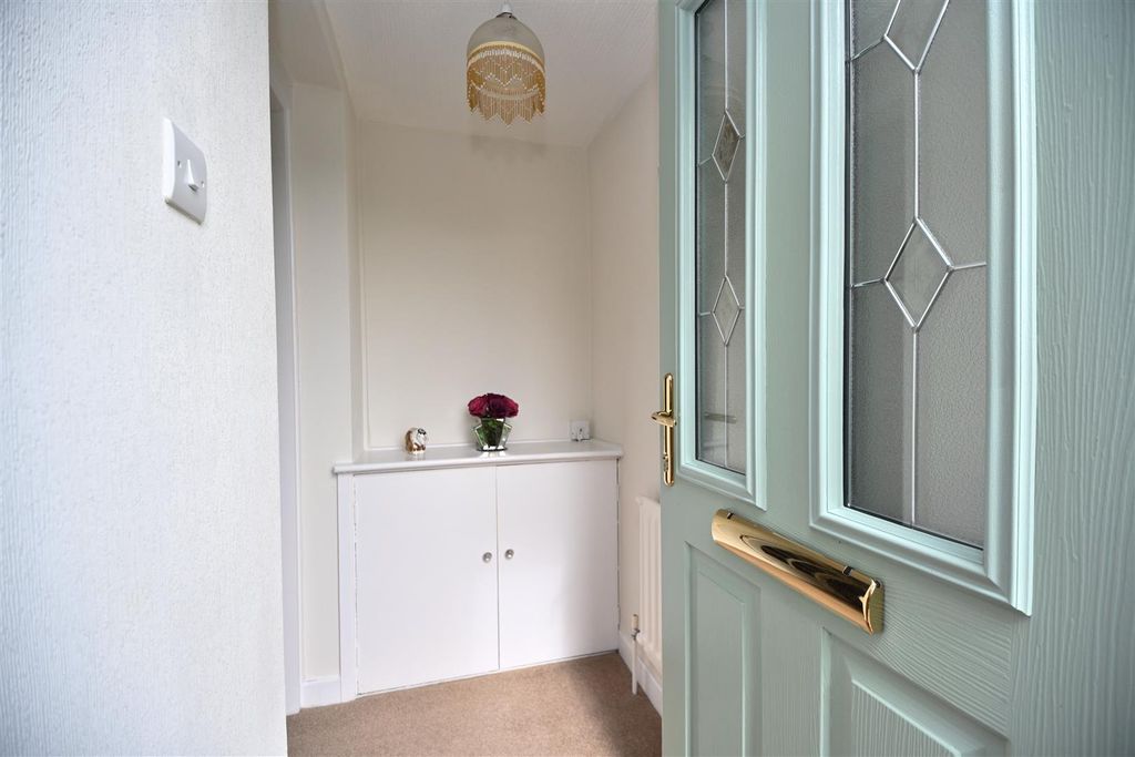 Property photo 2 of 42 38 Thames Avenue Entrance Porch.Jpg
