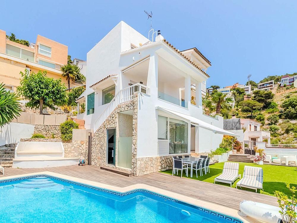 Property photo 2 of 44