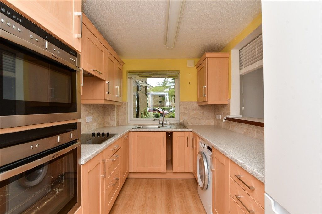 Property photo 3 of 8 Kitchen