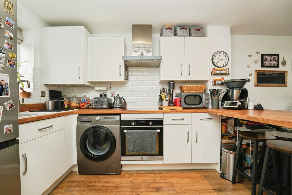 Property photo 3 of 15
