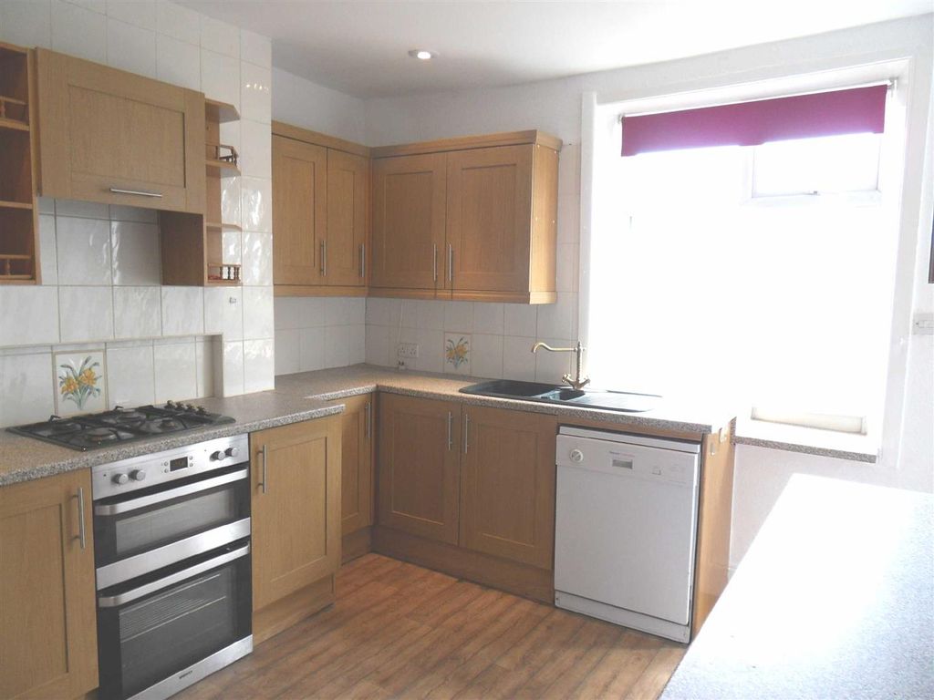 Property photo 3 of 8 Kitchen