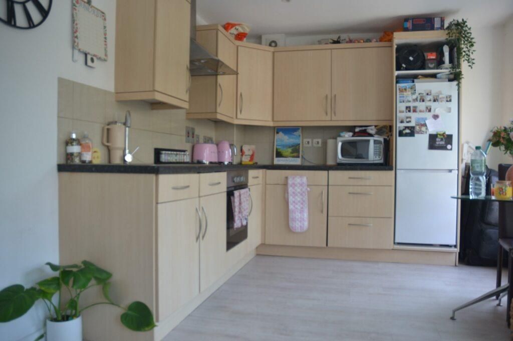 Property photo 2 of 6 Kitchen