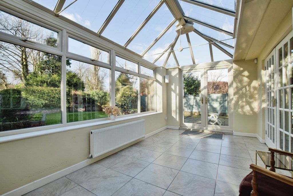 Property photo 3 of 21 Conservatory