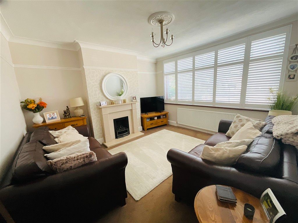 Property photo 3 of 9 Lounge