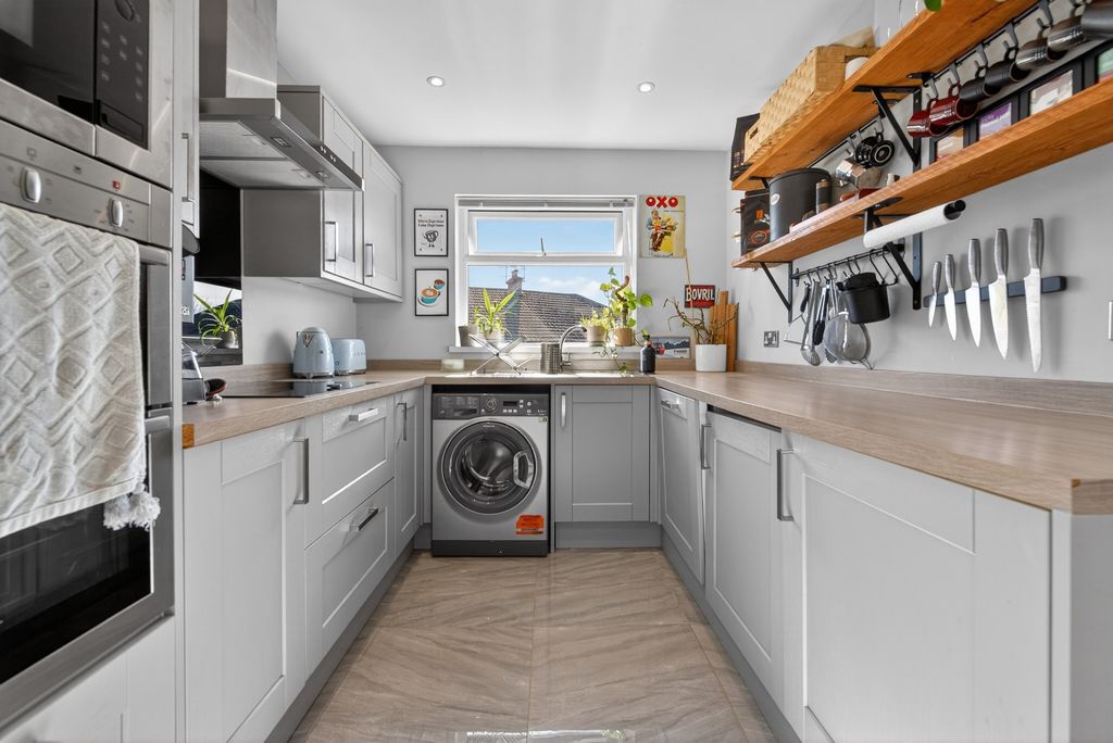 Property photo 3 of 20 4919597