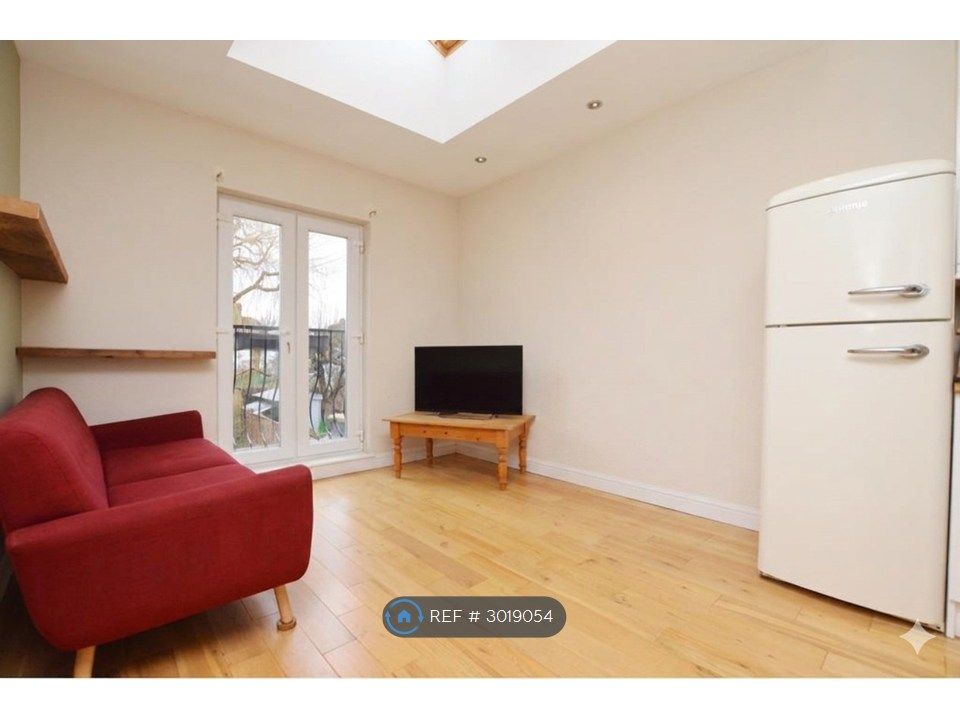 Property photo 3 of 6