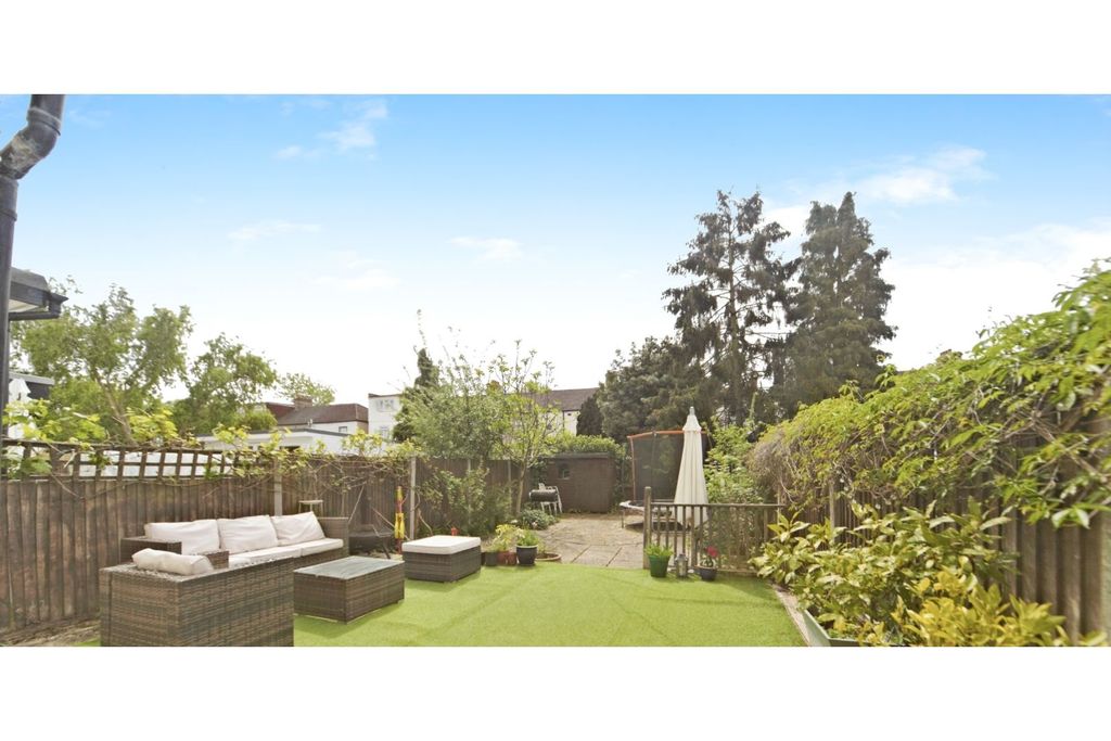 Property photo 2 of 13 Garden