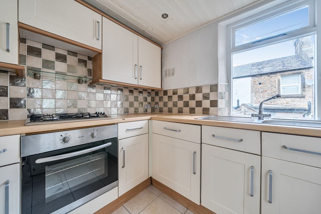 Property photo 2 of 11 Kitchen