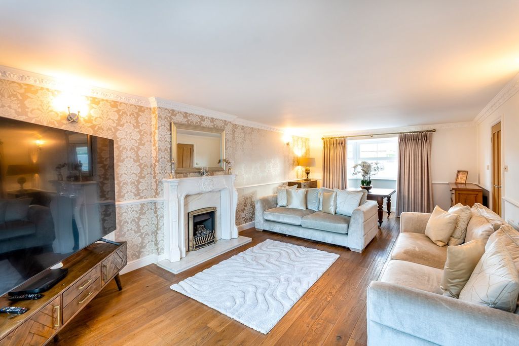 Property photo 2 of 25