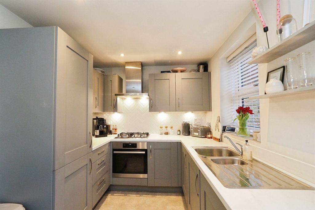 Property photo 2 of 20