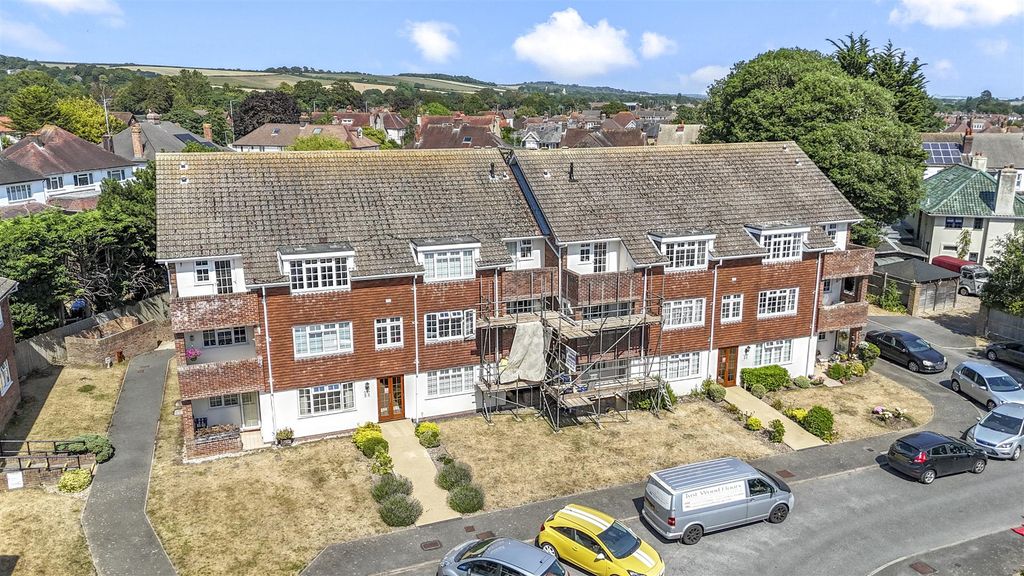 Property photo 2 of 15 46 Lamorna Grove-002.Jpg