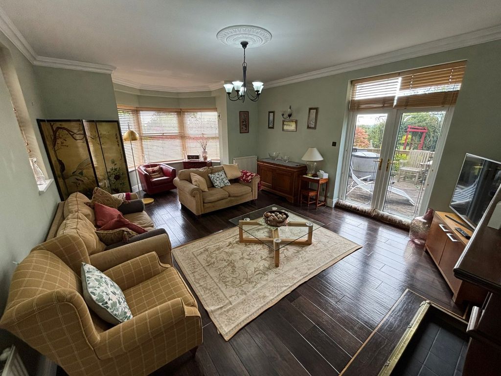 Property photo 3 of 34 Reception 1