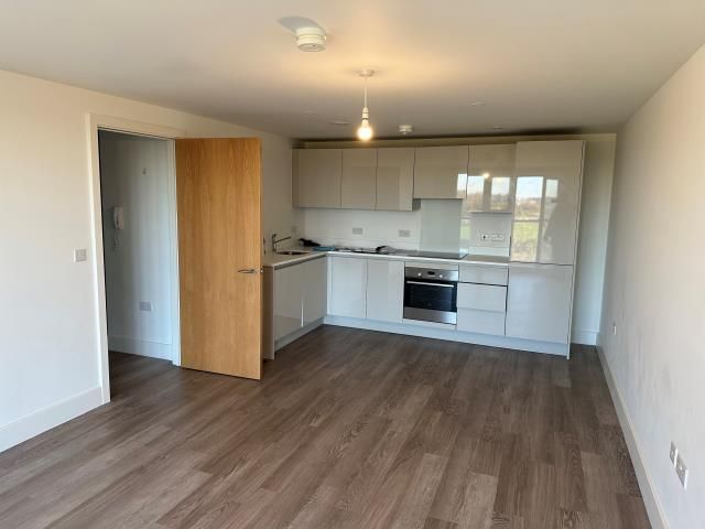 Property photo 3 of 8 Kitchen