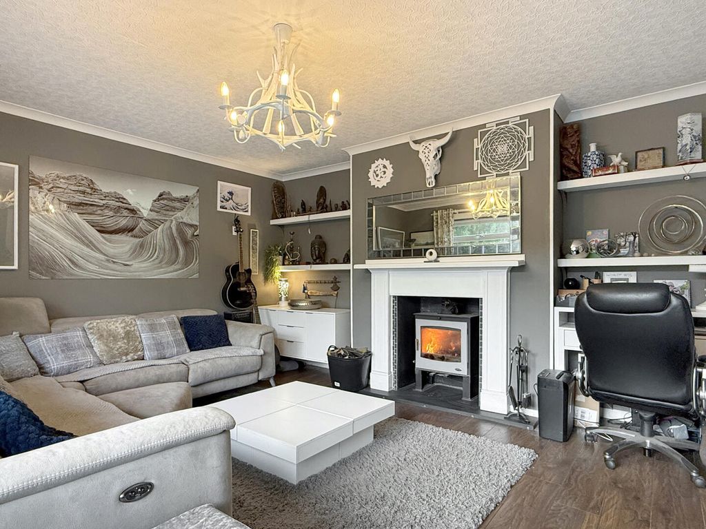 Property photo 3 of 32 Living Room