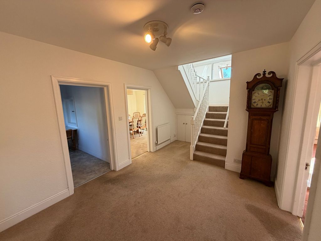 Property photo 3 of 46