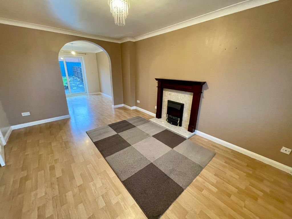 Property photo 2 of 13 4907573