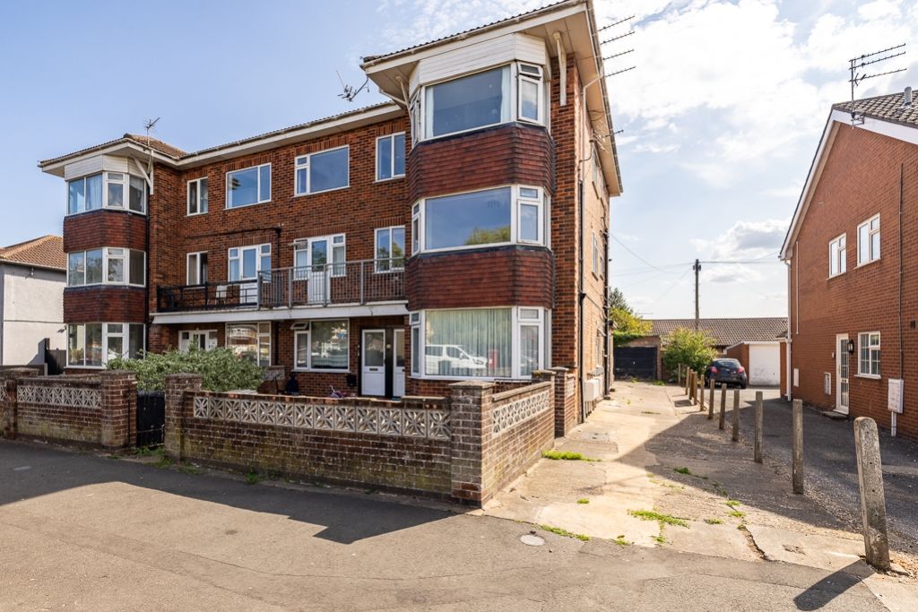 Property photo 1 of 25 56 Castleton Boulevard (Skegness)-3