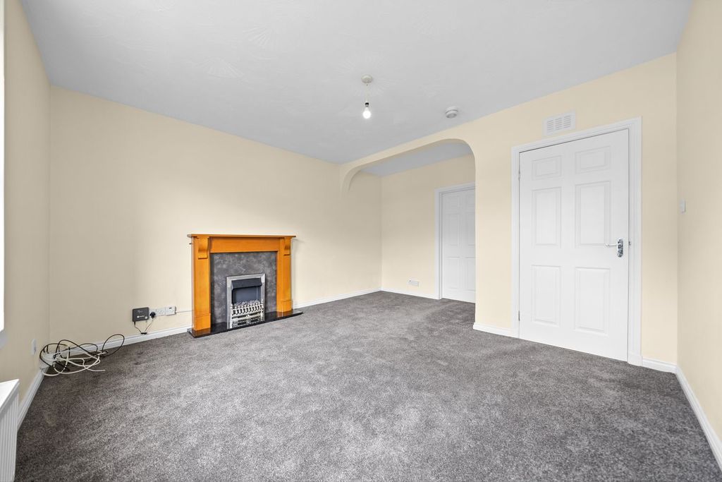 Property photo 3 of 28