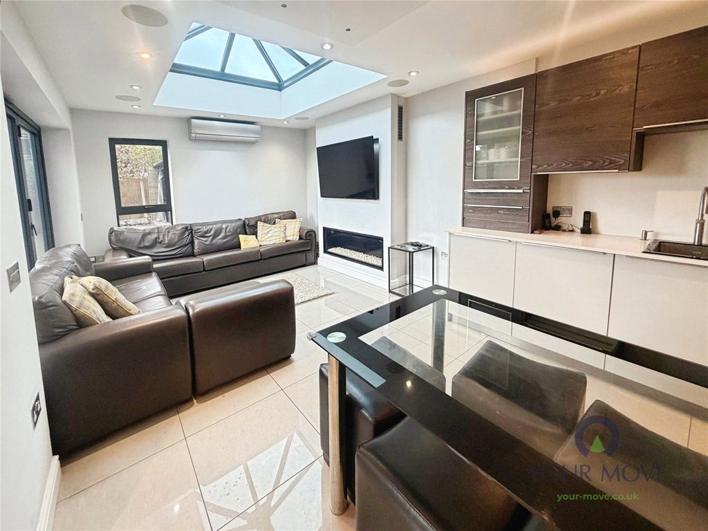 Property photo 3 of 23 Picture No. 16