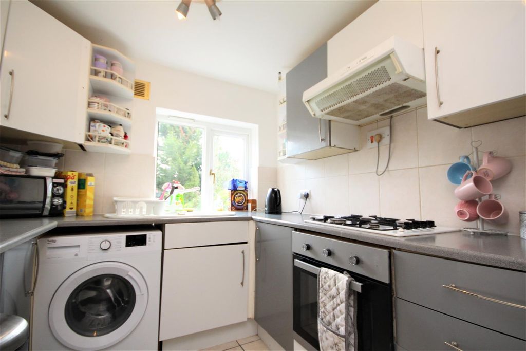 Property photo 2 of 8 Kitchen.Jpg