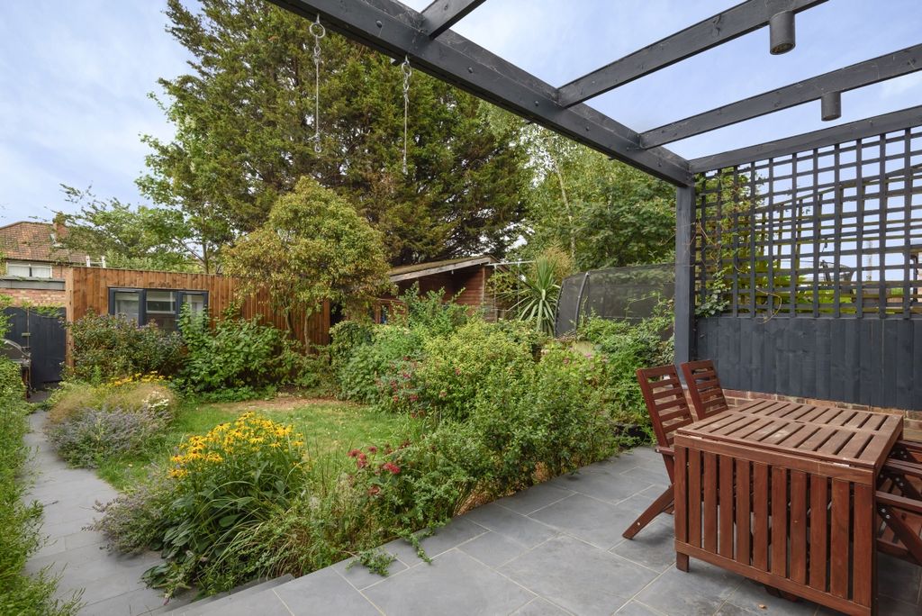 Property photo 3 of 8 879946 (9)