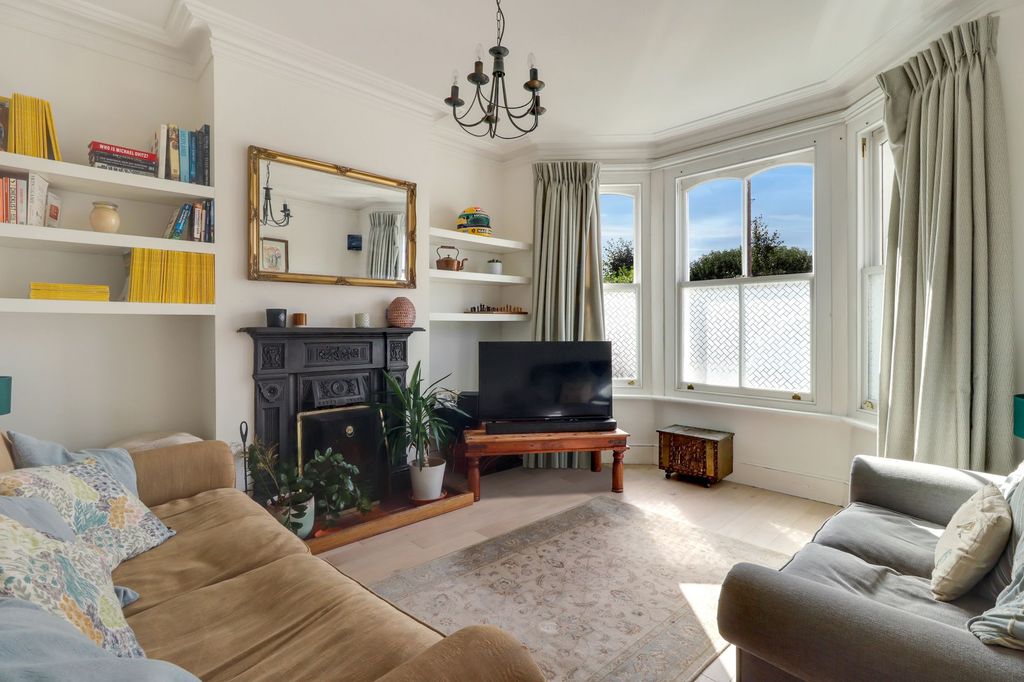 Property photo 2 of 25