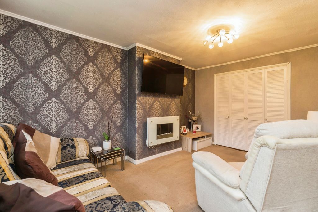 Property photo 2 of 17 Lounge