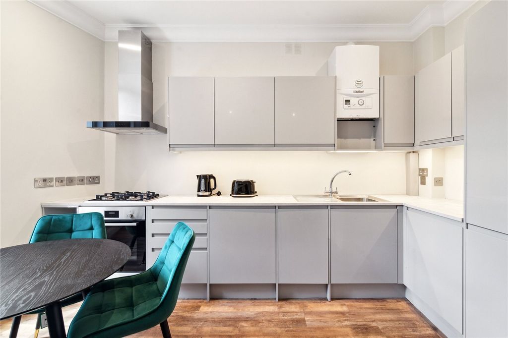 Property photo 3 of 19 Kitchen