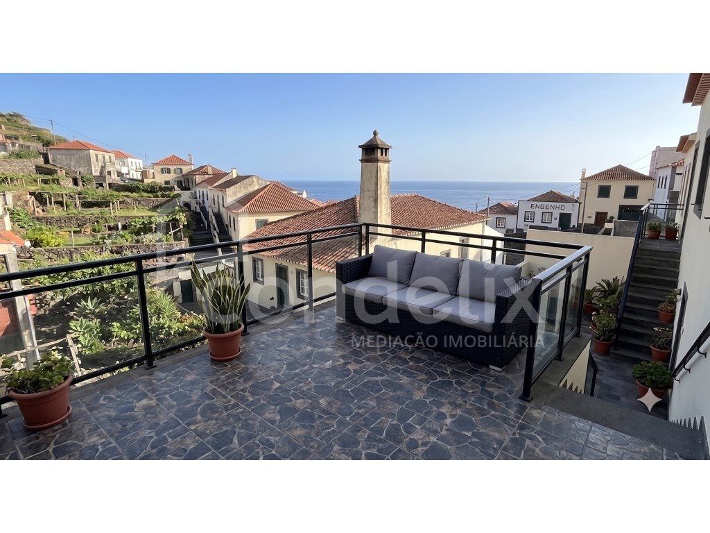 Property photo 1 of 18 T2+1 Home For Sale In Calheta
