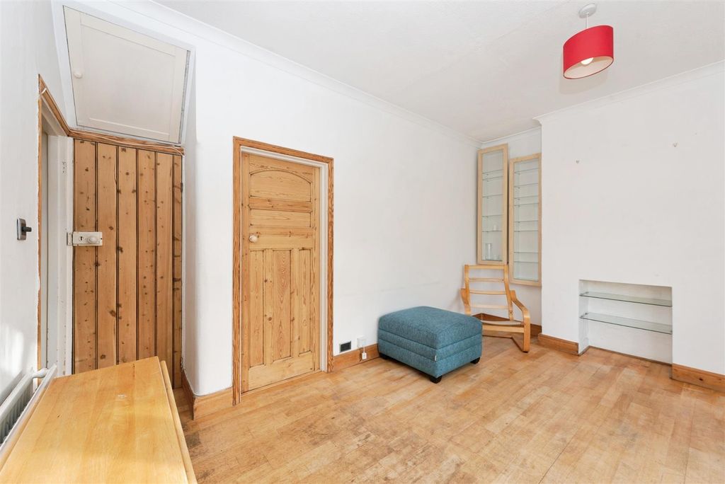 Property photo 3 of 20 Wellington6Of27.Jpg