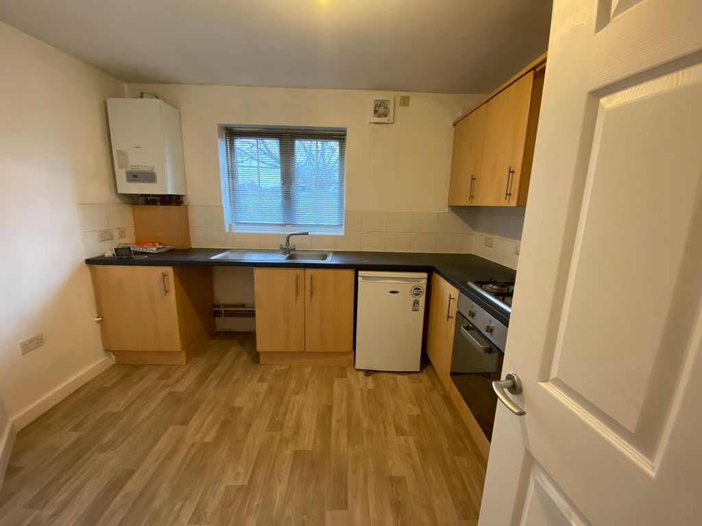 Property photo 3 of 11 Kitchen