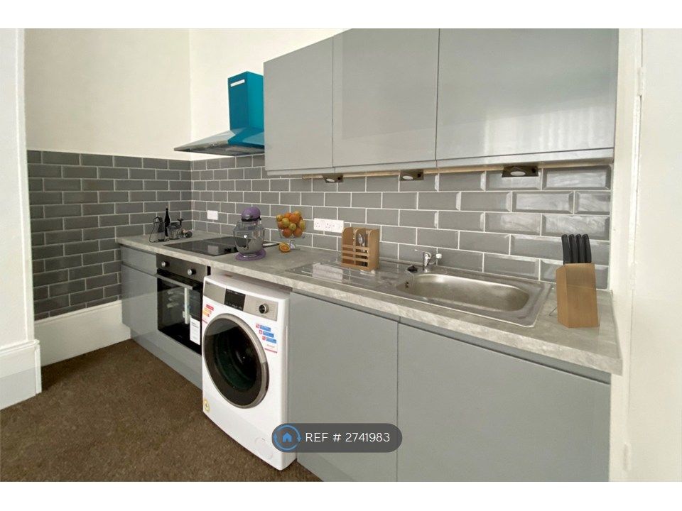 Property photo 3 of 6 Kitchen