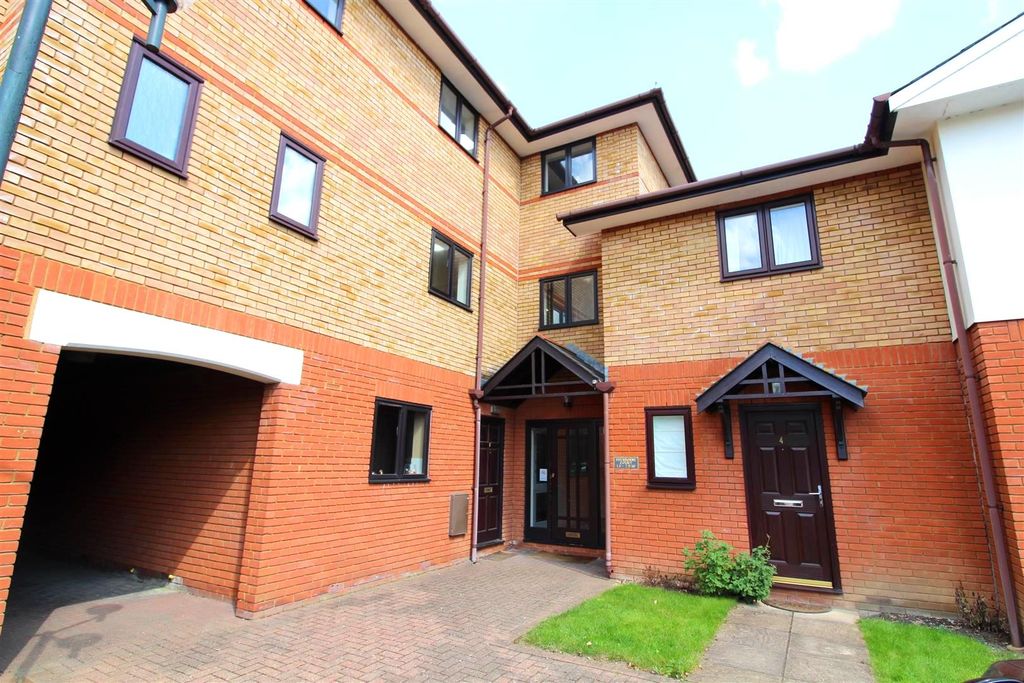 Property photo 2 of 11 Exterior