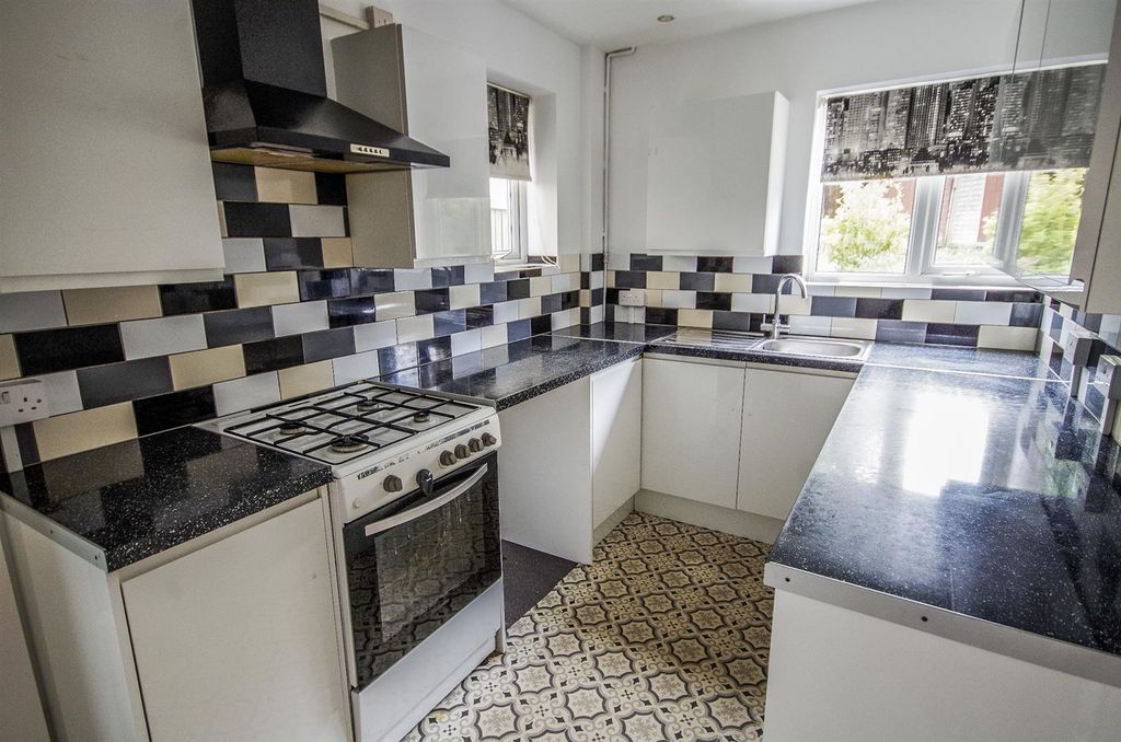 Property photo 2 of 17 Kitchen