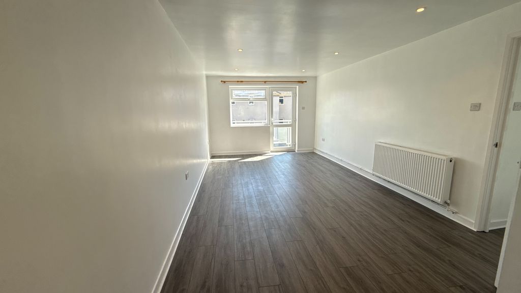 Property photo 2 of 7 Lounge