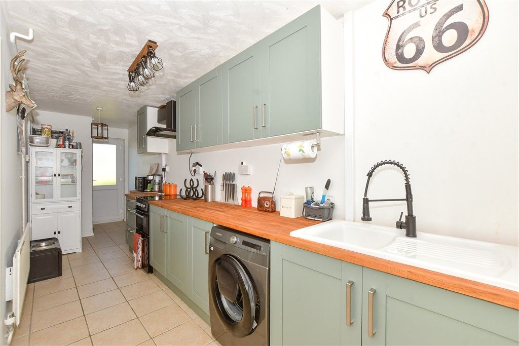 Property photo 3 of 14 Kitchen