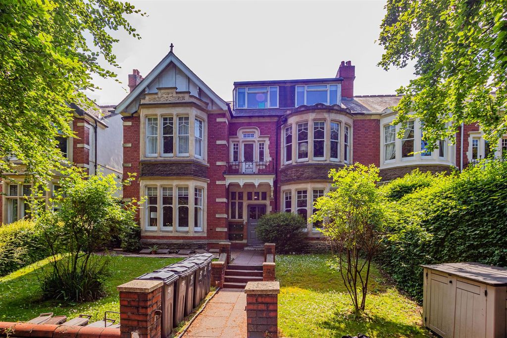 Property photo 1 of 12 Ninian Road 73, 2-12.Jpg