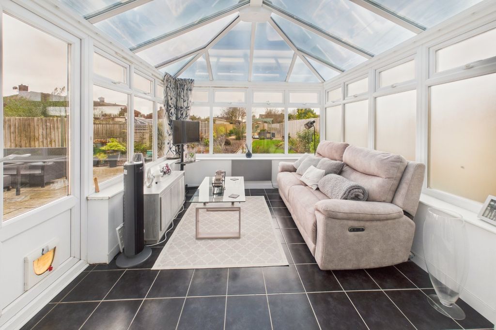 Property photo 3 of 25 Conservatory