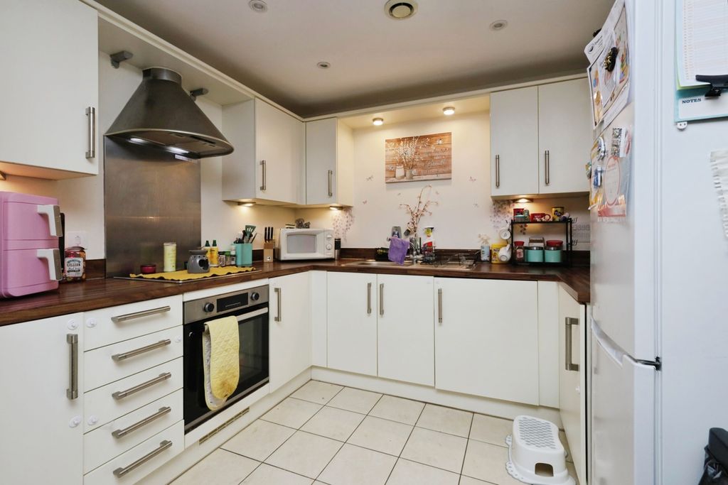 Property photo 3 of 10 Kitchen Area